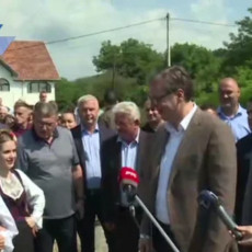 PREDSEDNIK SRBIJE POSETIO NOVI PAZAR: Vučić obišao crkvu Svetog Save i selo Buče Hvala vam što ostajete i opstajete (VIDEO)