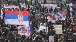 Sa 16 minuta tišine završen protest u više od 30 gradova širom Srbije: „Narod koji se ne čuje ima pravo da viče“ (FOTO/VIDEO)