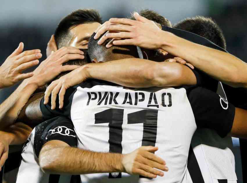 CRNO-BELI RASPUCANI PO KIŠI: Partizan razbio Dinamo iz Vranja! Šest komada u Humskoj za treću uzastopnu pobedu (VIDEO)