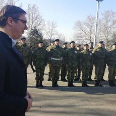 Vučić iznenadio posetom vojnike na Topčideru: Ručali su u kantini, a evo o čemu je pričao sa njima! (VIDEO/FOTO)