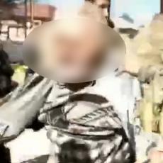 (UZNEMIRUJUĆI VIDEO) LJUDSKOM ZLU NIKAD KRAJA: Azerbejdžanske snage maltretiraju starog Jermenina
