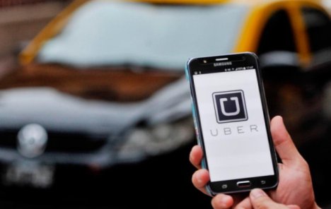 Uber obustavlja dio usluga u Grčkoj zbog strogih propisa