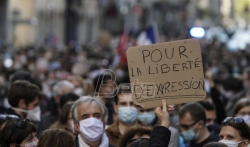 Ubijeni nastavnik proglašen za mučenika slobode izražavanja u Francuskoj (VIDEO)