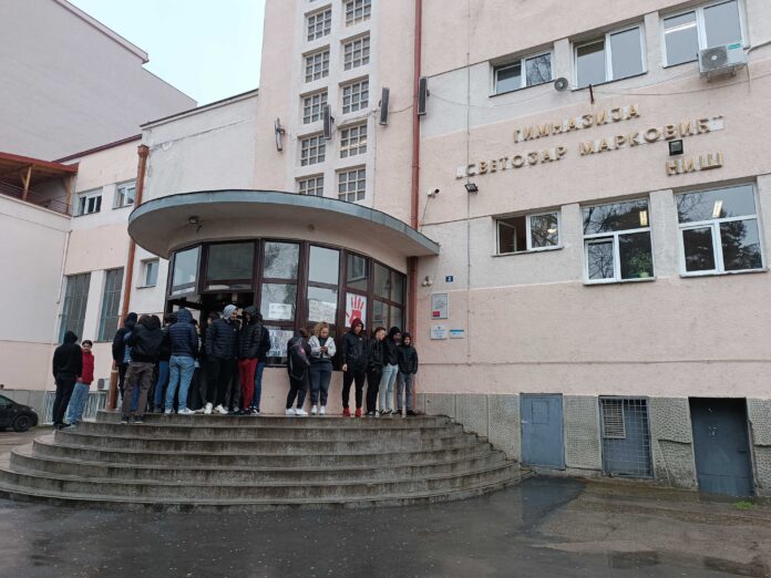 Učenici 4 niške gimnazije danas bojkotuju nastavu u znak podrške Dijani Hrki