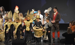 Učenici Kreativnog pera premijerno izveli predstavu Lepotica i zver (FOTO)