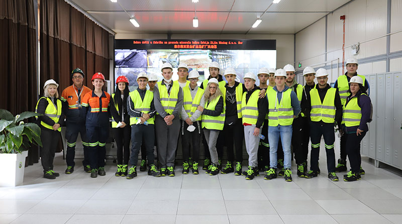 Učenici Tehničke škole u Boru oduševljeni modernom mehanizacijom i tehnologijom u rudniku Čukaru Peki