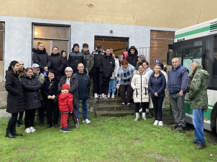 Učenici iz Stare Božurne već mesecima bez školskog autobusa