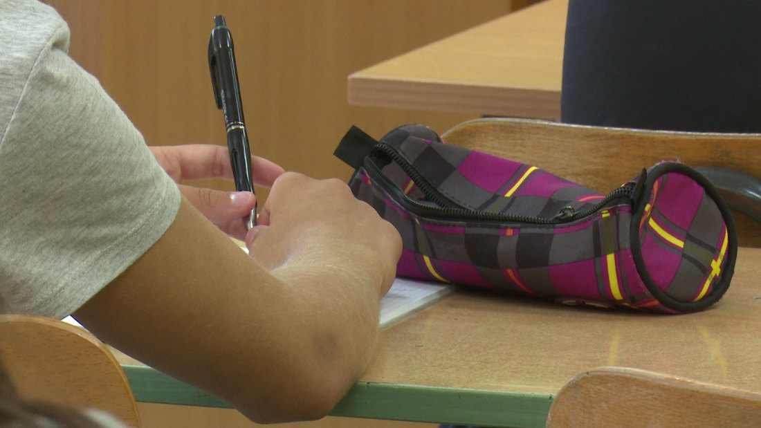Učenici koji su u Trsteniku nastavnici izmakli stolicu vraćeni u klupe; Škole se sve više suočavaju sa problemom nedostatka nastavnika