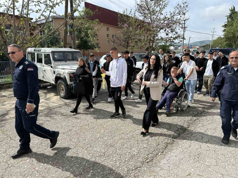 Učenici posetili Policijsku stanicu u Preševu u okviru Nedelje sećanja i zajedništva