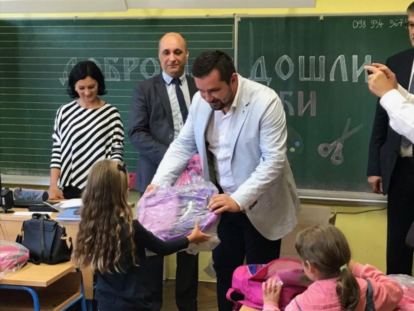 Učenicima iz Vukovara tradicionalno donirani udžbenici