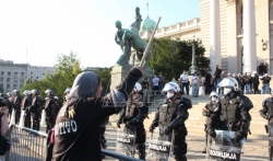  Sukob policije i demonstranata ispred Skupštine
