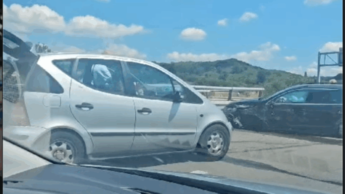 Udes na auto-putu kod Aleksinca, saobraćaj usporen