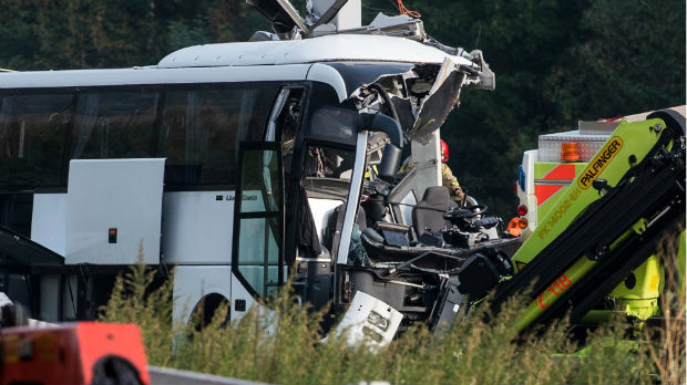 Udes na auto-putu u Švajcarskoj, teško povređeni putnici autobusa