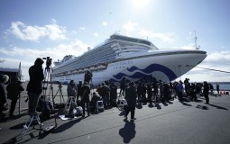 
					Udvostručen broj prijavljenih slučajeva koronavirusa na brodu u Japanu 
					
									