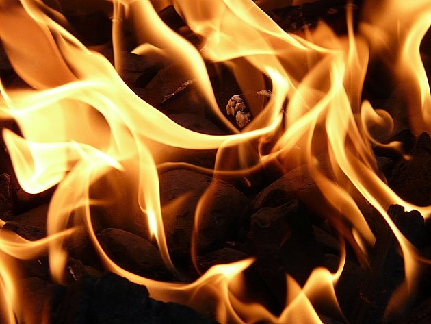 Ugašen veliki požar na Novoj Detelinari, eksplodirao BMW kod Mosta slobode