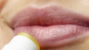 Ugradnja silikona u usne – komplikacije i kako ga se rešiti?