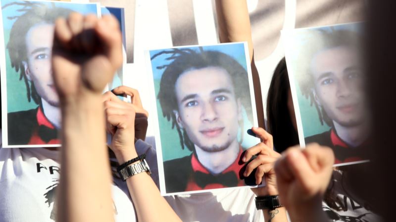 Uhapšen bloger grupe Pravda za Davida, tereti se za ometanje pravde
