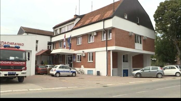 Uhapšena dvojica muškaraca zbog krađe oružja iz policijske stanice Doljevac, jedan od njih vatrogasac