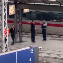 Uhapšena poznata glumica: Usnimljene dramatične scene na ulici - Troje pripadnika policije je savladalo