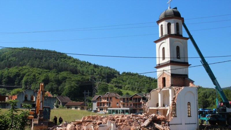 Rušenje ilegalno izgrađene crkve u dvorištu Fate Orlović