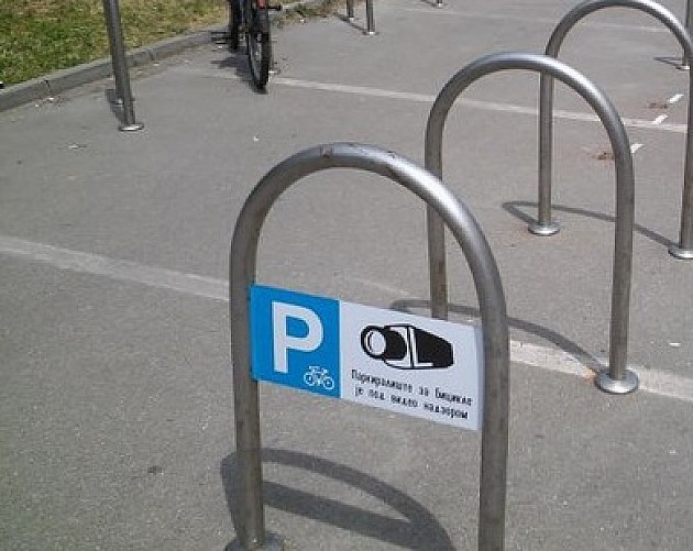 Uklonili držače za bicikle iz garaže kod SNP-a da bi dobili 3 parking mesta za automobile