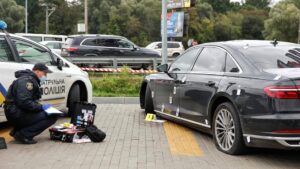 Ukrajina i kriminal: Rafalom na auto savetnika predsednika, vozač povređen – Zelenski najavljuje snažan odgovor