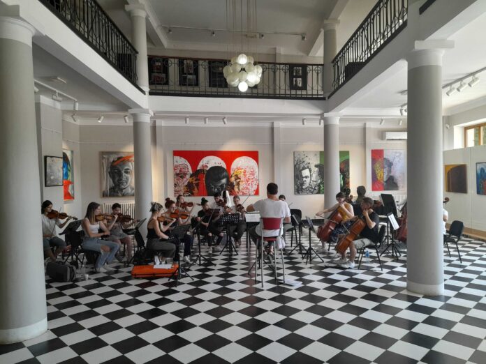 Ukrajinski muzičari otvaraju muzički festival „Strings“ u Leskovcu