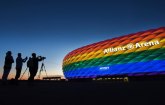 Uleteo sa LGBT zastavom kao odgovor za UEFA VIDEO