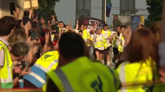 Ultramaratonci, među kojima i niški student, stigli u Brisel posle 18 dana štafetne trke