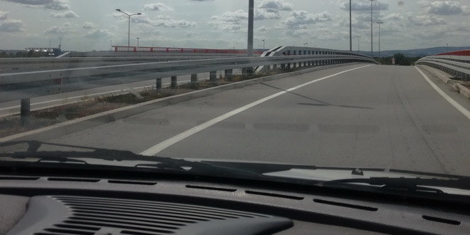 Suvi kolovozi, dobra prohodnost puteva, česti zastoji na hrvatskoj i mađarskoj granici