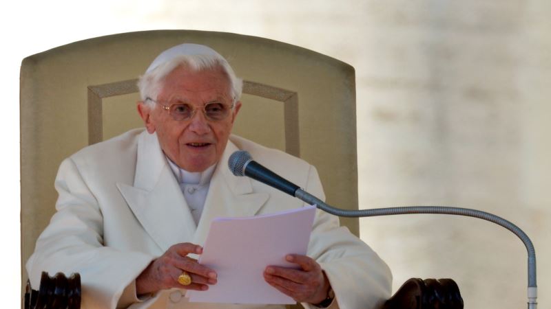 Umirovljeni papa protiv mijenjanja pravila celibata
