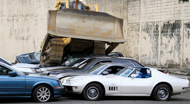 Uništeno 20 luksuznih automobila zaplenjenih na Filipinima