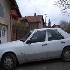 Upoznajte Dušanku - TAKSISTKINJU koja je ovim mercedesom prešla 870.000 km! Vozila ga je i pod bombama, kad nijedan muškarac nije smeo (VIDEO)