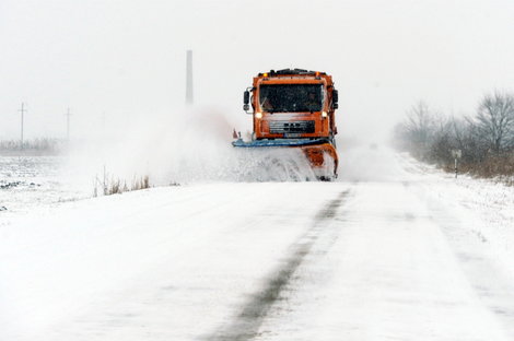 Upozorenje: Zbog snega zabranjen saobraćaj za teretna vozila na putu Sarajevo-Sokolac