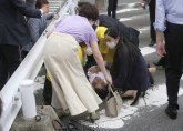 Upucan bivši premijer Japana: Pogođen dok je držao govor, ne pokazuje znake života FOTO/VIDEO