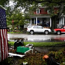 Uragan Florens odneo 15 života: Putevi neprohodni, Severnoj Karolini najgore tek sledi (VIDEO)