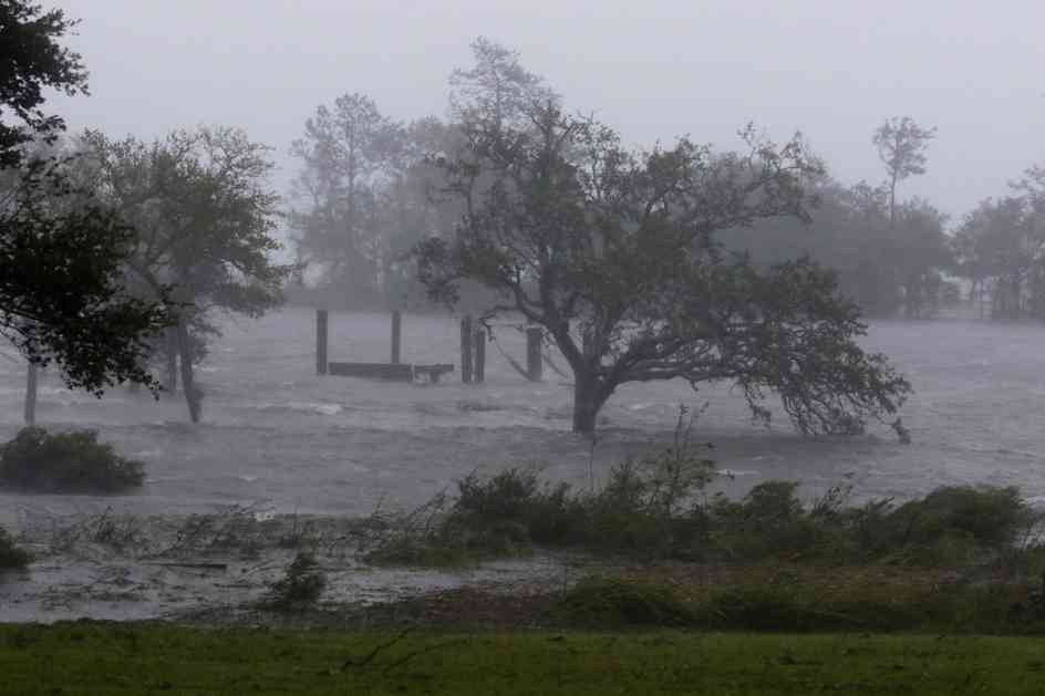 Uragan Florens prešao u tropsku oluju, poginulo osam osoba