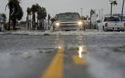 
					Uragan Harvi protutnjao obalom Teksasa, jedna osoba poginula (FOTO) 
					
									