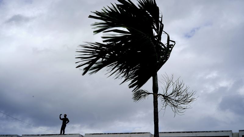 Uragan Isaija pogodio Bahame, Florida sljedeća na putu