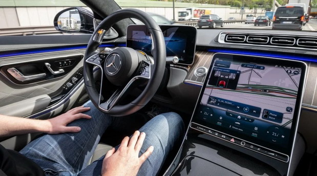 Ursula fon der Lajen zagovara razvoj autonomnih automobila pokretanih veštačkom inteligencijom