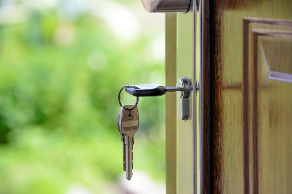 Uručeni ključevi stanova za dve izbegličke porodice u Temerinu