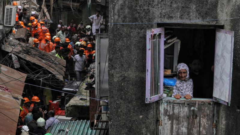 Urušila se zgrada u Mumbaju, desetine pod ruševinama