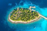 Usamljena lepota Jadrana: Ovo prelepo Ostrvo života ima 11 zgrada i samo jednog stanovnika FOTO