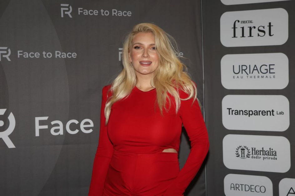 Uska crvena haljina i trudnički stomak u prvom planu: Ovako Nikolina Kovač izgleda u trećoj trudnoći FOTO