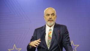 Svi su tu – Vučić, Zelenski, Erdogan, Merc, Rute, Orban, Fon der Lajen…: Samit Evropske političke zajednice u Tirani i brojne kritike na račun Putina