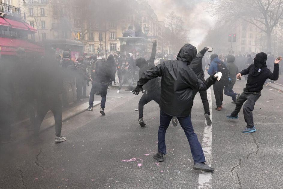 Ustavni savet Francuske podržao Makronovu penzionu reformu, protesti u više gradova