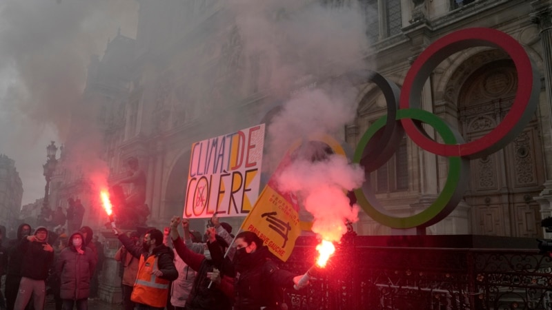 Ustavni sud podržao Makronovu penzionu reformu, novi protesti širom Francuske
