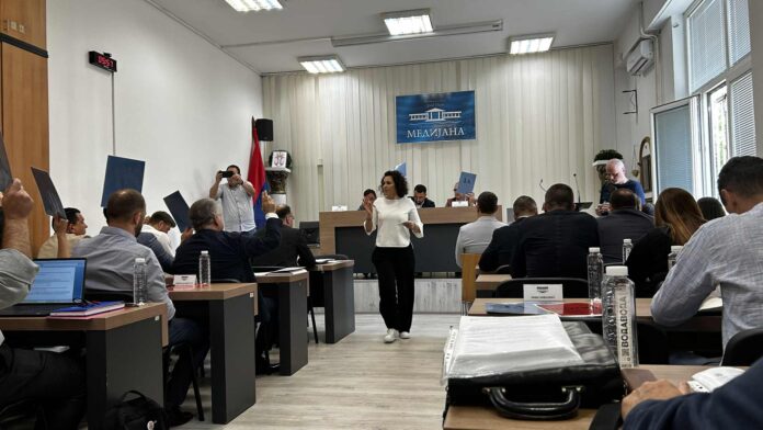Usvojen drugi rebalans budžeta Medijane – srednjoškolcima po 10.000 dinara i polemika oko „terminologije“