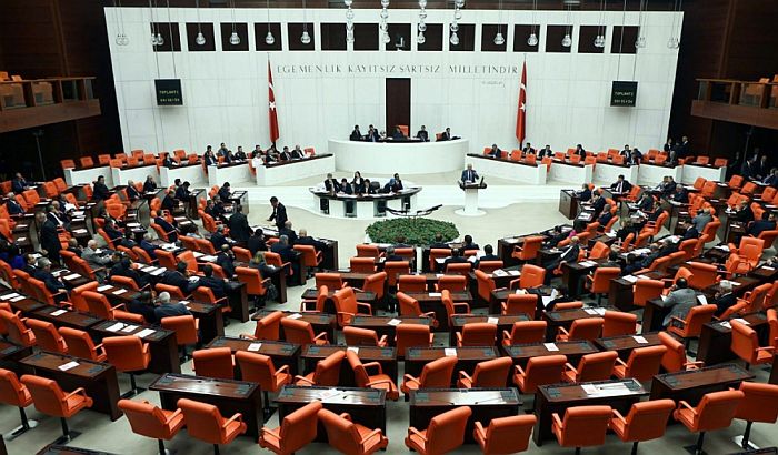 Usvojene kontroverzne ustavne reforme, Erdoganu još više moći