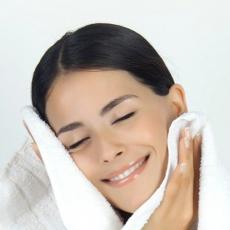 Uz pomoć ČETKICE za zube OČISITITE vaše lice u samo nekoliko koraka! 